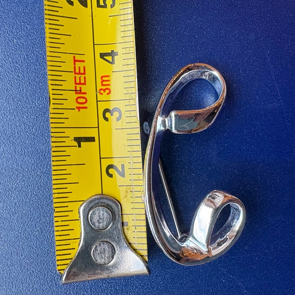Elegant Vintage Initial C Brooch - Picture 3 of 3